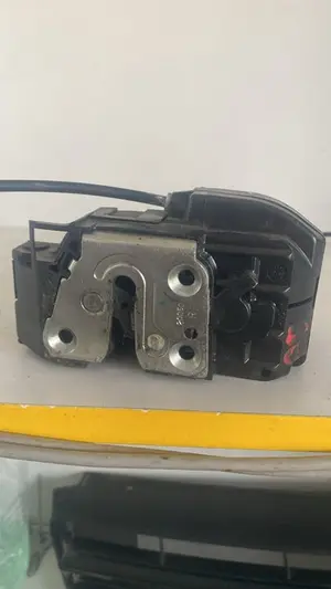 Foto de CERRADURA PUERTA DELANTERA DERECHA NISSAN QASHQAI (J10) referencia 20050R foto 3