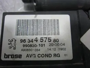 Foto de MOTOR ELEVALUNAS DELANTERO IZQUIERDO PEUGEOT 307 BREAK / SW (S1)(04.2002) 1.6 HDi (109 CV / 80 KW) referencia 9634457480 foto 2