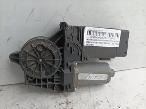 Foto de MOTOR ELEVALUNAS DELANTERO IZQUIERDO VOLKSWAGEN PASSAT BERLINA (3B3) 1.9 TDI (131 CV / 96 KW) referencia 105404301 foto 1