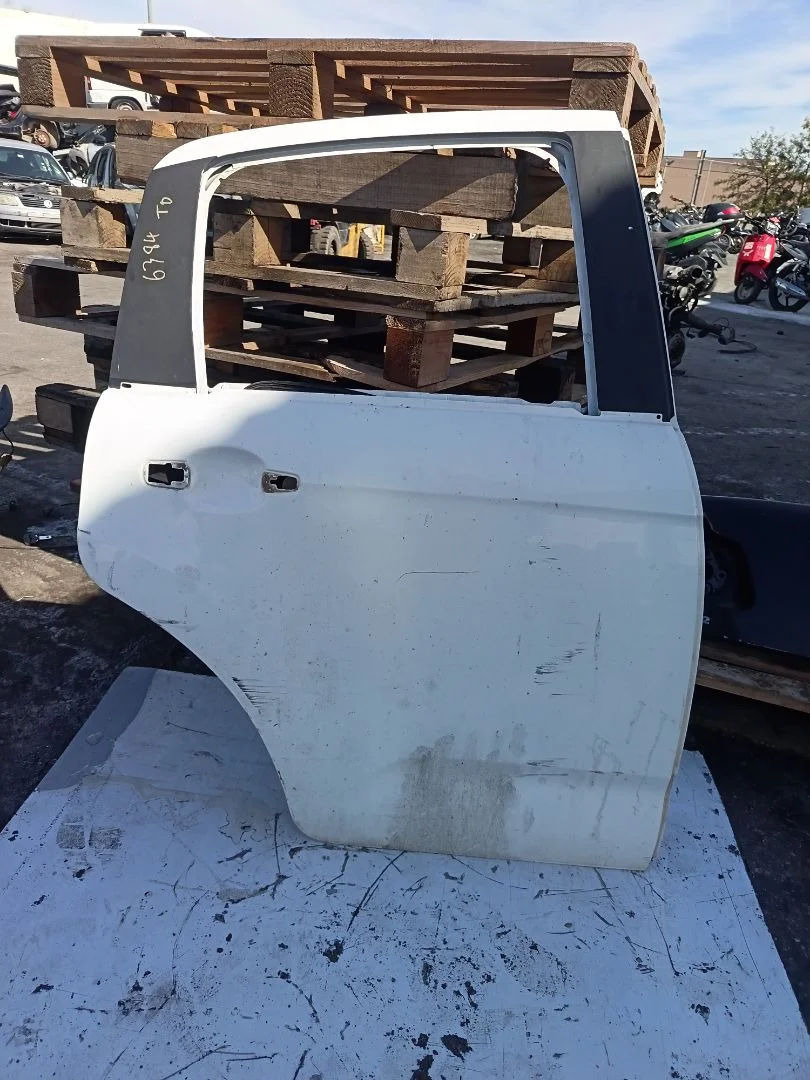 Foto de PUERTA TRASERA DERECHA CITROEN C3 1.4 (73 CV / 54 KW)