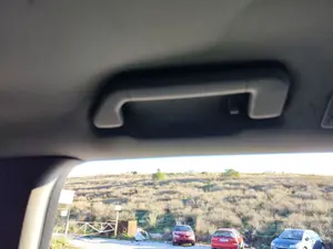 Foto de ASIDERO TECHO TRASERO IZQUIERDO VOLKSWAGEN TOUAREG (7L6) 4.2 V8 32V FSI (350 CV / 257 KW)