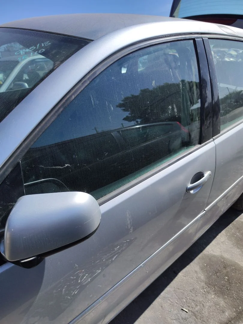 Foto de LUNA DELANTERA IZQUIERDA VOLKSWAGEN POLO IV (9N1) 1.4 16V (75 CV / 55 KW) referencia 6Q4845201C