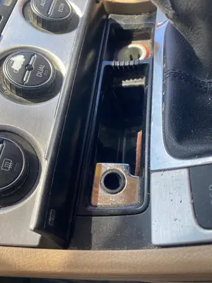 Foto de CENICERO VOLKSWAGEN PASSAT BERLINA (3C2) 2.0 TDI (140 CV / 103 KW)