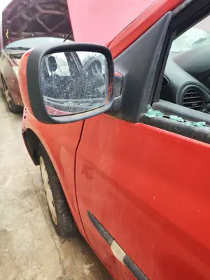 Foto de RETROVISOR IZQUIERDO RENAULT CLIO III 1.5 dCi Diesel CAT (86 CV / 63 KW) foto 3