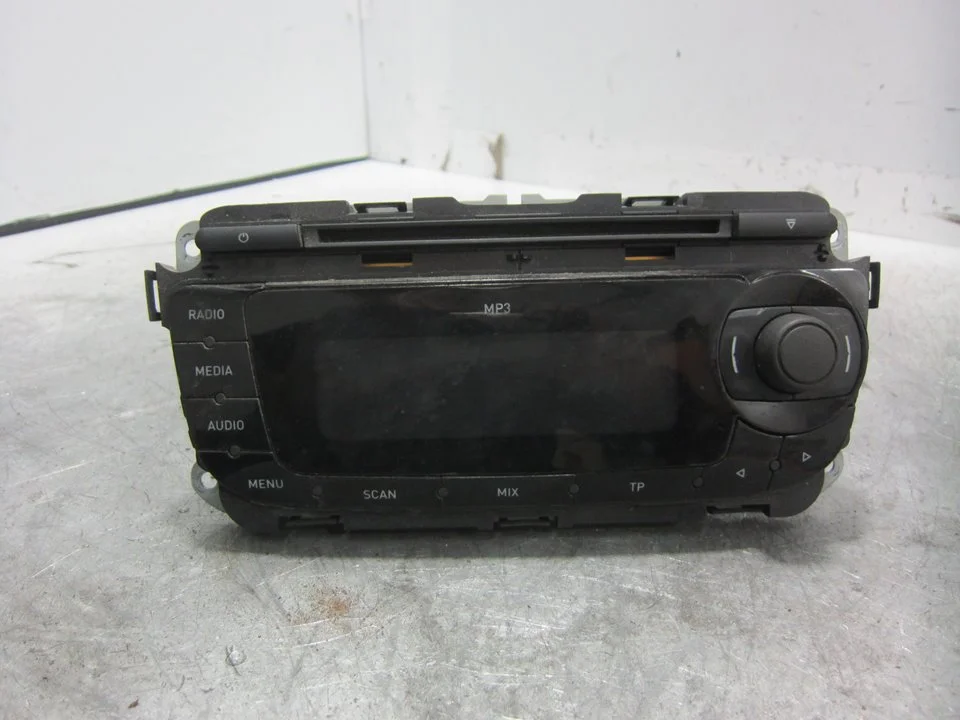 Foto de SISTEMA AUDIO / RADIO CD SEAT IBIZA BERLINA (6J5) 1.4 TDI (80 CV / 59 KW) referencia 6J0035153