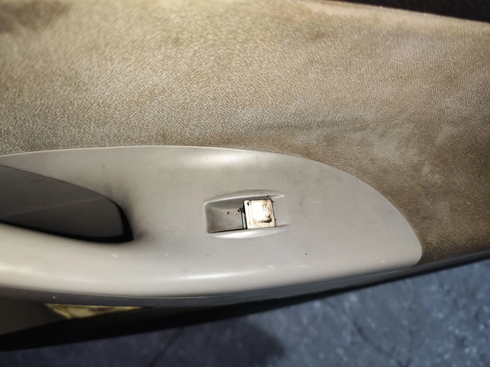Foto de MANDO ELEVALUNAS DELANTERO DERECHO VOLKSWAGEN PASSAT BERLINA (3C2) 2.0 TDI (140 CV / 103 KW) referencia 7L63598558