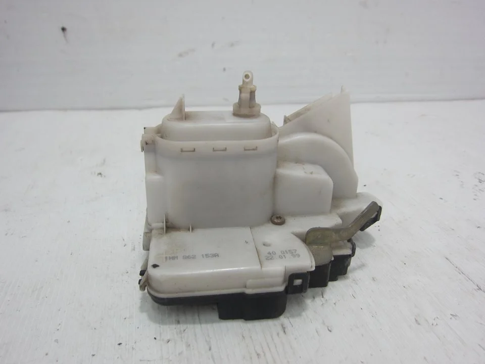 Foto de CERRADURA PUERTA TRASERA IZQUIERDA VOLKSWAGEN POLO III (6N1) 1.9 Diesel (64 CV / 47 KW) referencia 1HM862153A