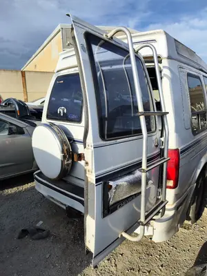 Foto de PORTON TRASERO DERECHO CHEVROLET ASTRO VAN 4.3 V6 CAT (189 CV / 139 KW) foto 2