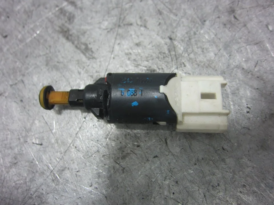 Foto de INTERRUPTOR PEUGEOT 206 CC CABRIO-COUPÉ 1.6 16V CAT (109 CV / 80 KW) referencia 9643478880