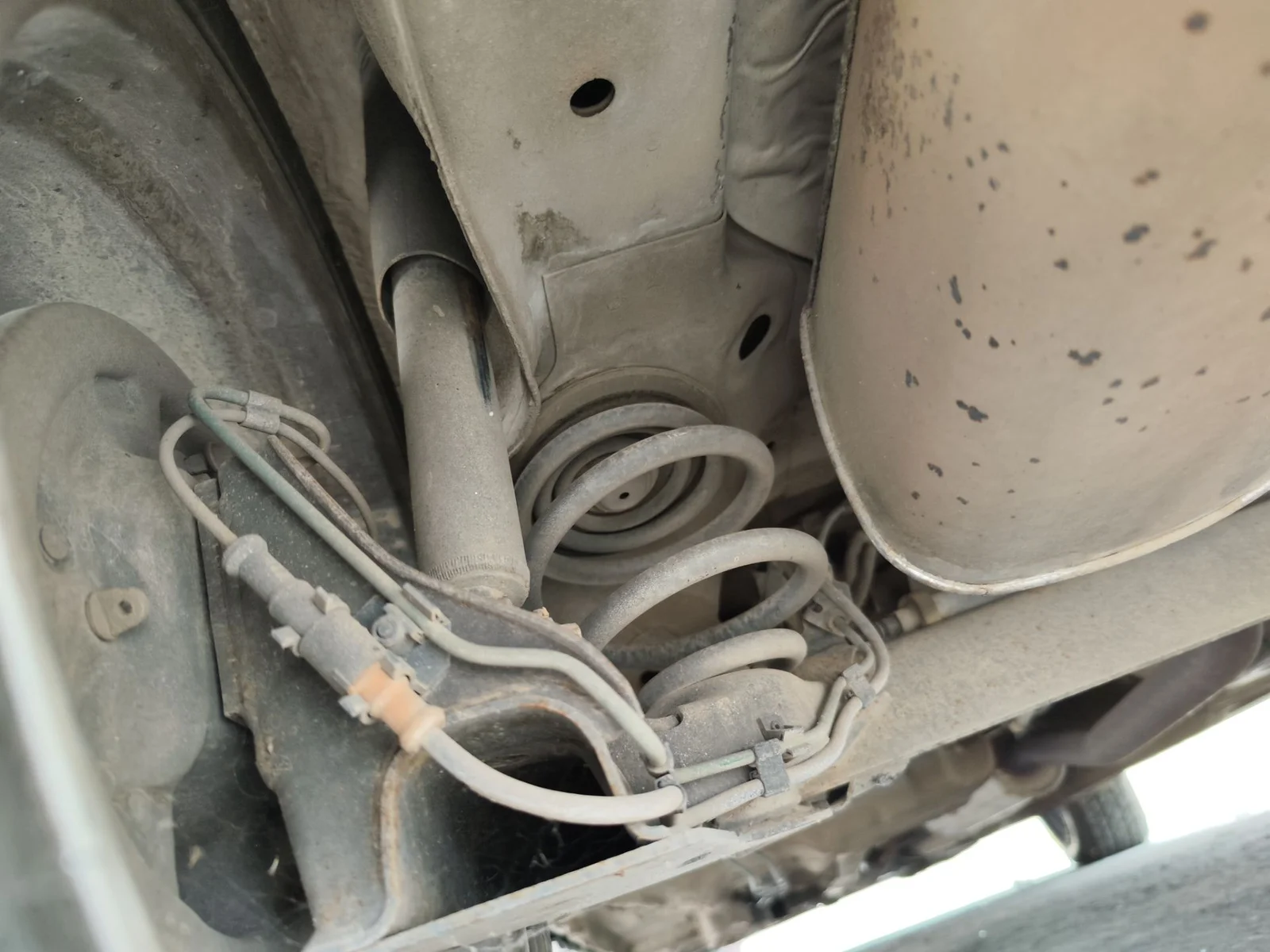 Foto de AMORTIGUADOR TRASERO IZQUIERDO OPEL CORSA C 1.2 16V CAT (Z 12 XEP / LB4) (80 CV / 59 KW)