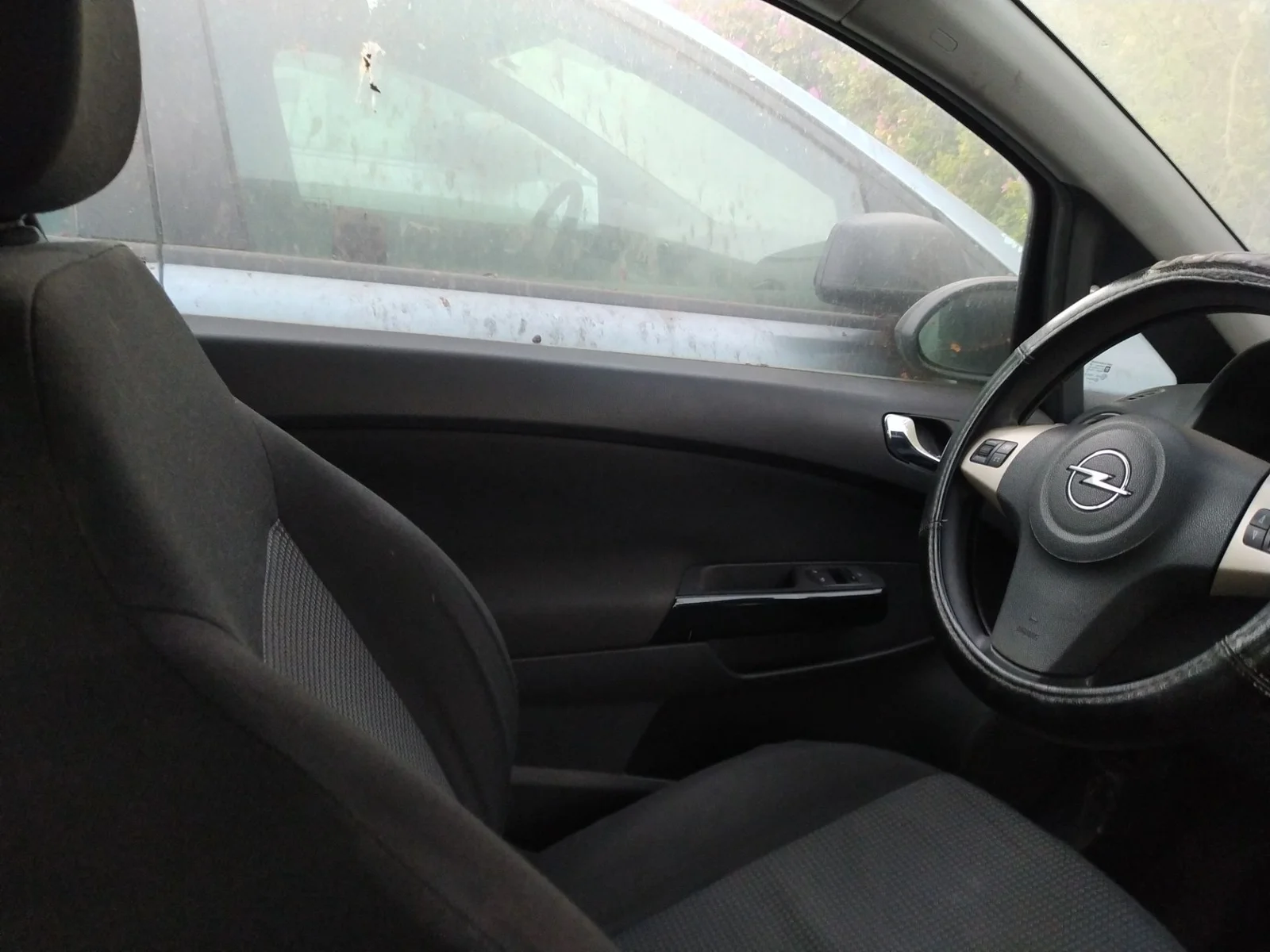 Foto de CERRADURA PUERTA DELANTERA IZQUIERDA OPEL CORSA D 1.2 16V CAT (Z 12 XEP / LB4) (80 CV / 59 KW) referencia 13258270