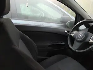 Foto de CERRADURA PUERTA DELANTERA IZQUIERDA OPEL CORSA D 1.2 16V CAT (Z 12 XEP / LB4) (80 CV / 59 KW) referencia 13258270