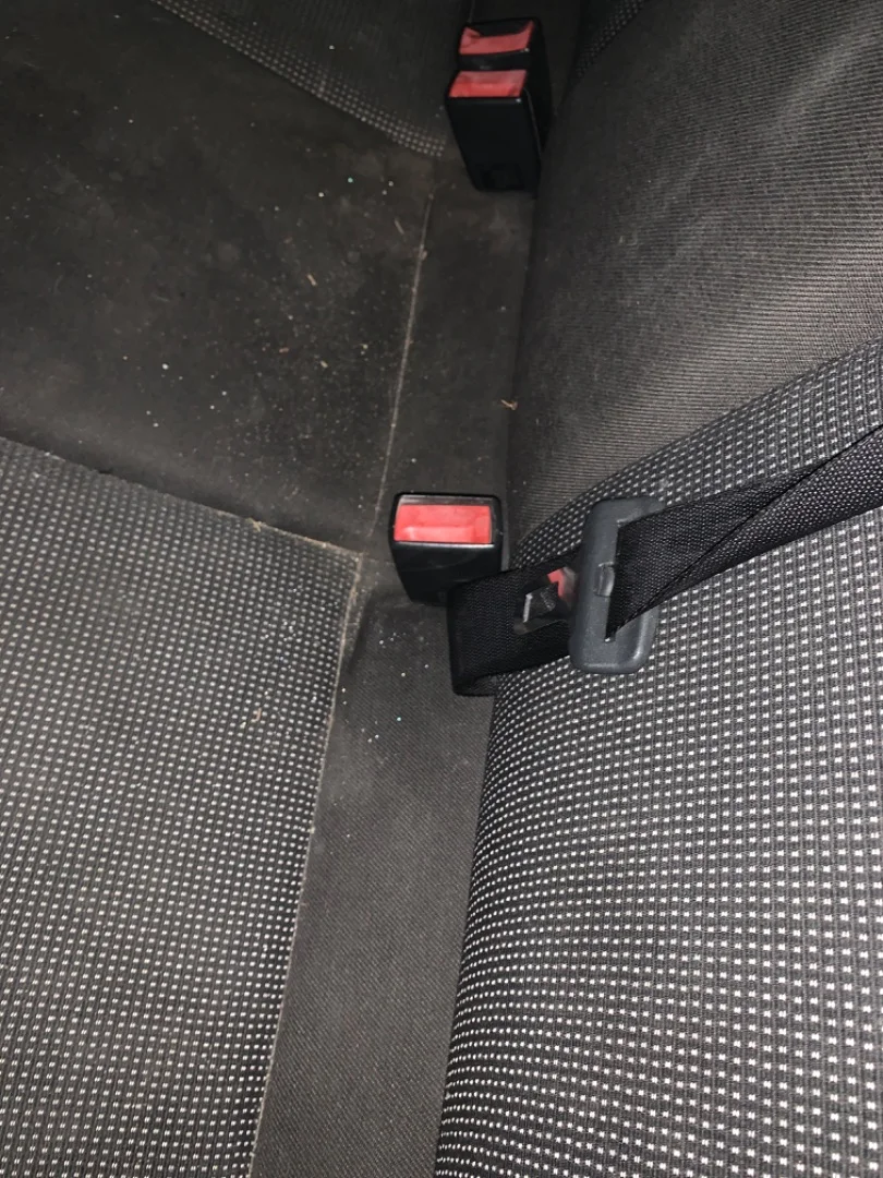 Foto de ENGANCHE CINTURON TRASERO IZQUIERDO OPEL ASTRA H CARAVAN 1.9 16V CDTI CAT (Z 19 DTH / LRD) (150 CV / 110 KW)