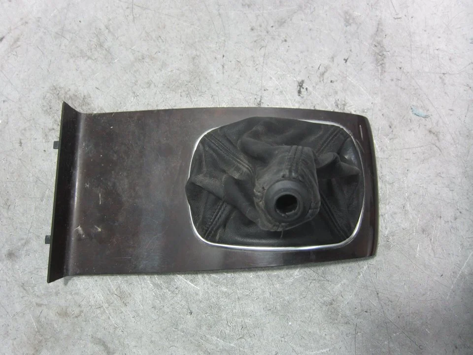 Foto de GUARNECIDOS PALANCA CAMBIO AUDI A4 BERLINA (B5) 1.8 20V (125 CV / 92 KW) referencia 8D0864261J