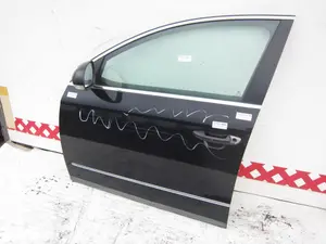 Foto de PUERTA DELANTERA IZQUIERDA VOLKSWAGEN PASSAT BERLINA (3C2) 2.0 TDI (140 CV / 103 KW)