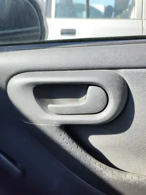 Foto de MANETA INTERIOR DELANTERA DERECHA OPEL CORSA C 1.2 16V CAT (Z 12 XE / LW4) (75 CV / 55 KW)
