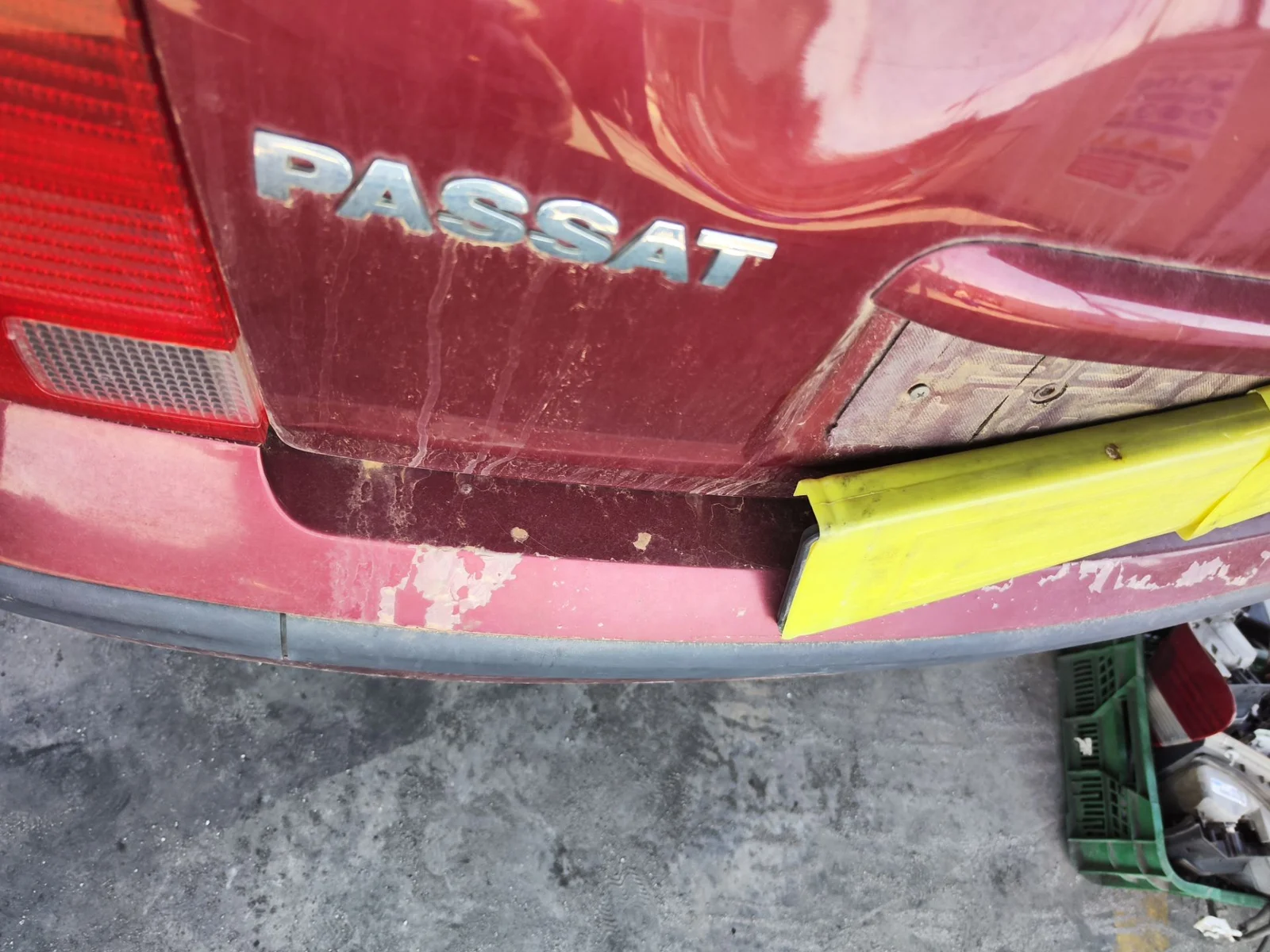 Foto de REFUERZO PARAGOLPES TRASERO VOLKSWAGEN PASSAT BERLINA (3B2) 1.9 TDI (116 CV / 85 KW)
