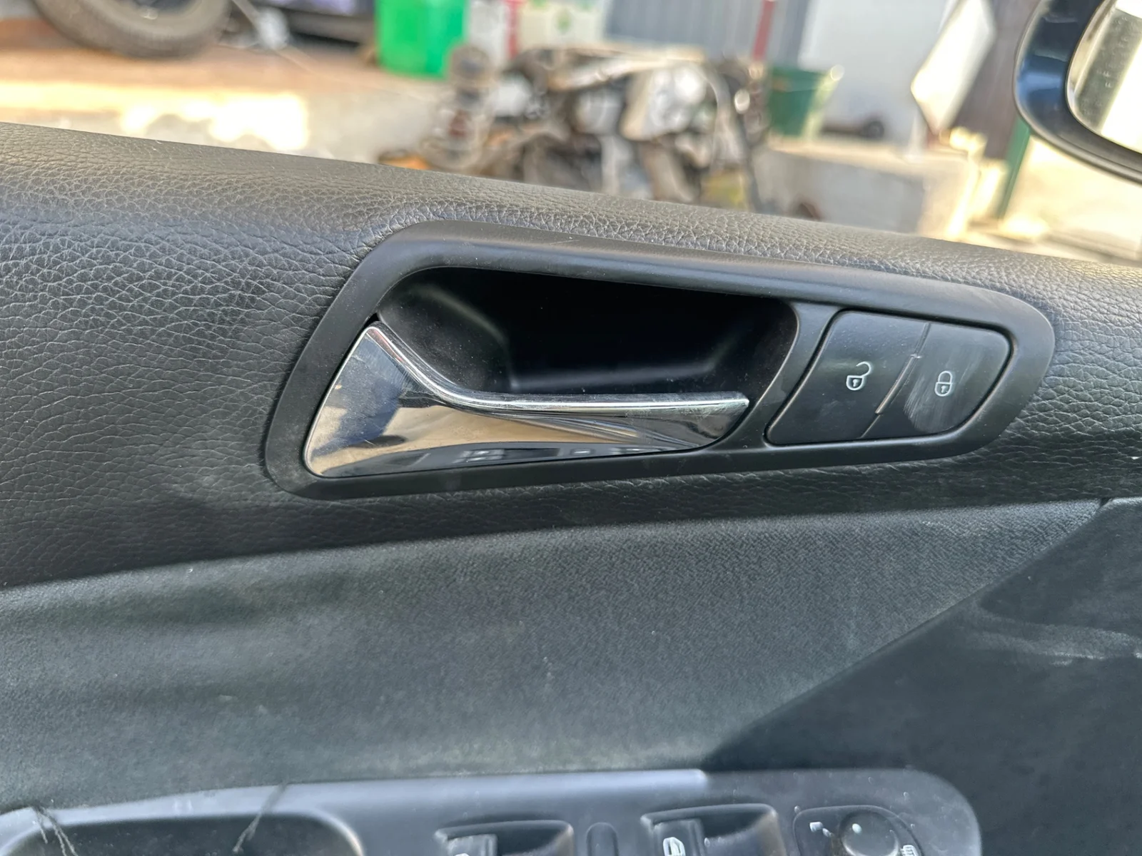 Foto de MANETA INTERIOR DELANTERA IZQUIERDA VOLKSWAGEN PASSAT BERLINA (3C2) 2.0 TDI (140 CV / 103 KW) referencia 3C1837113D FKZ