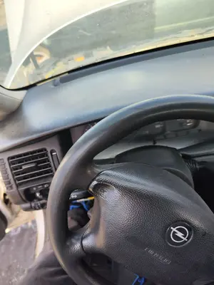 Foto de VOLANTE OPEL VECTRA B BERLINA 2.0 DTI (101 CV / 74 KW) referencia 90437089 foto 3