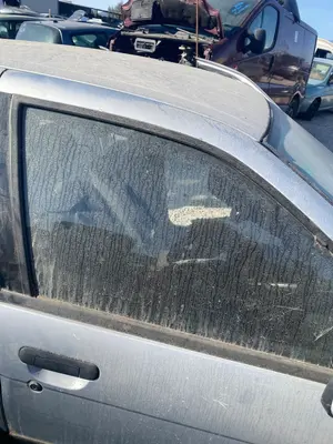 Foto de LUNA DELANTERA DERECHA NISSAN ALMERA (N15) 2.0 Diesel (75 CV / 55 KW)
