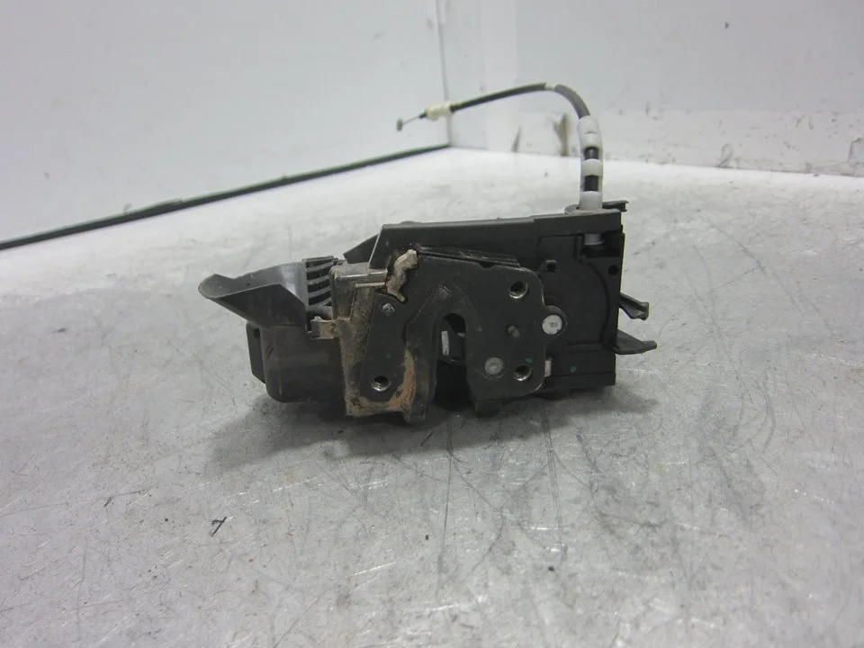 Foto de CERRADURA PUERTA DELANTERA DERECHA PEUGEOT 308 1.6 HDi (92 CV / 68 KW) referencia 9810309380