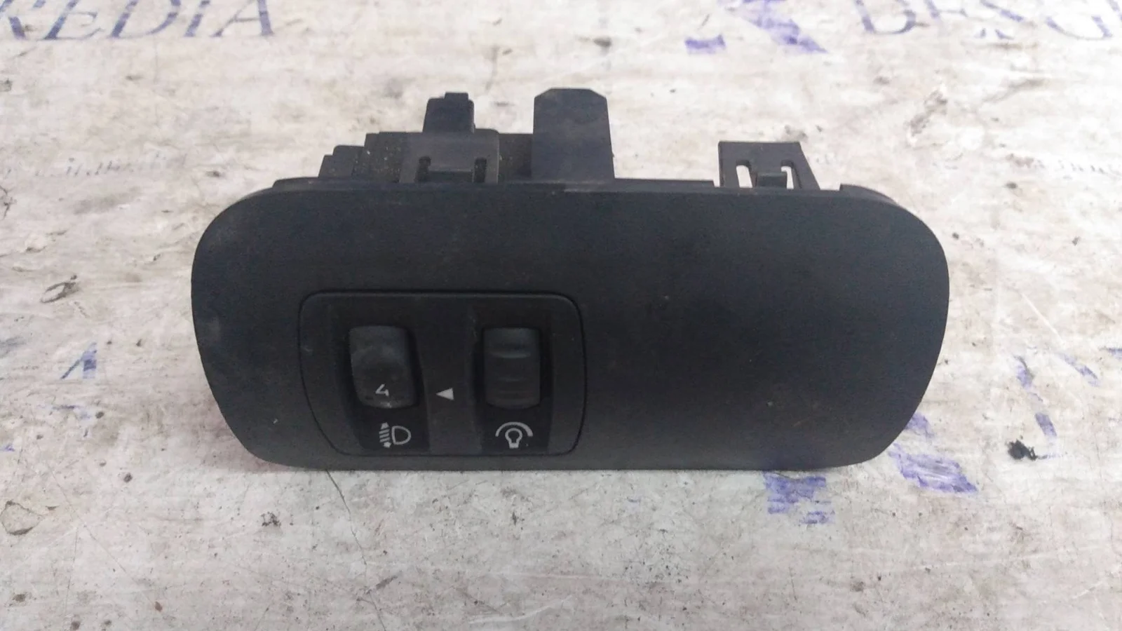Foto de INTERRUPTOR RENAULT MEGANE II BERLINA 3P 1.5 dCi Diesel (82 CV / 60 KW) referencia 8200176081