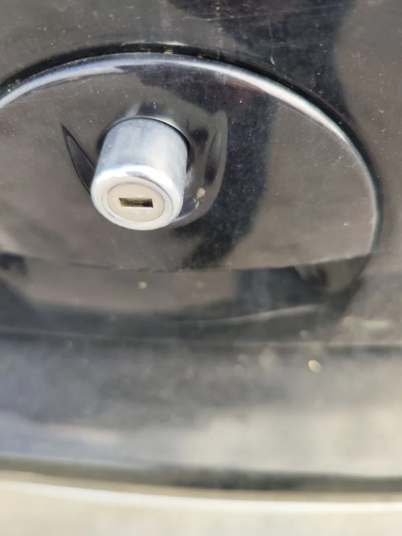 Foto de CERRADURA MALETERO / PORTON OPEL CORSA C 1.2 16V CAT (Z 12 XEP / LB4) (80 CV / 59 KW)