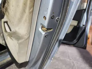 Foto de CERRADURA PUERTA TRASERA DERECHA VOLKSWAGEN PASSAT BERLINA (3C2) 2.0 TDI (140 CV / 103 KW) referencia 3C4839015B