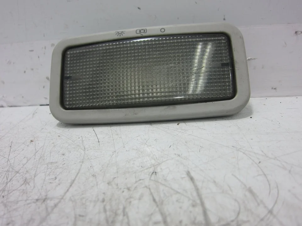 Foto de NO IDENTIFICADO VOLKSWAGEN POLO III BERLINA (6N2) 1.4 16V (75 CV / 55 KW) referencia 6N0947105F