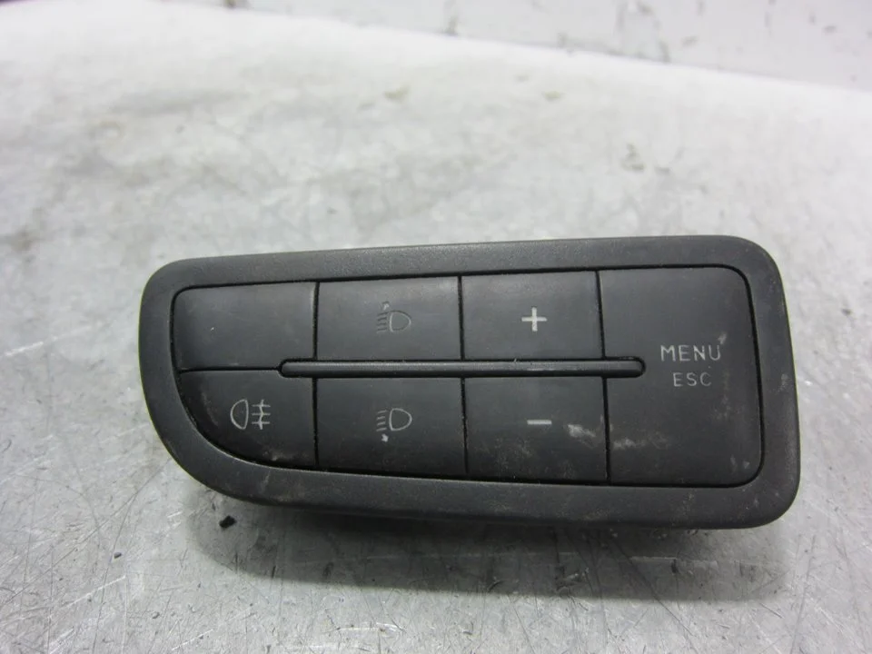 Foto de MANDO MULTIFUNCION CITROEN NEMO 1.4 HDi (68 CV / 50 KW) referencia 7354423230