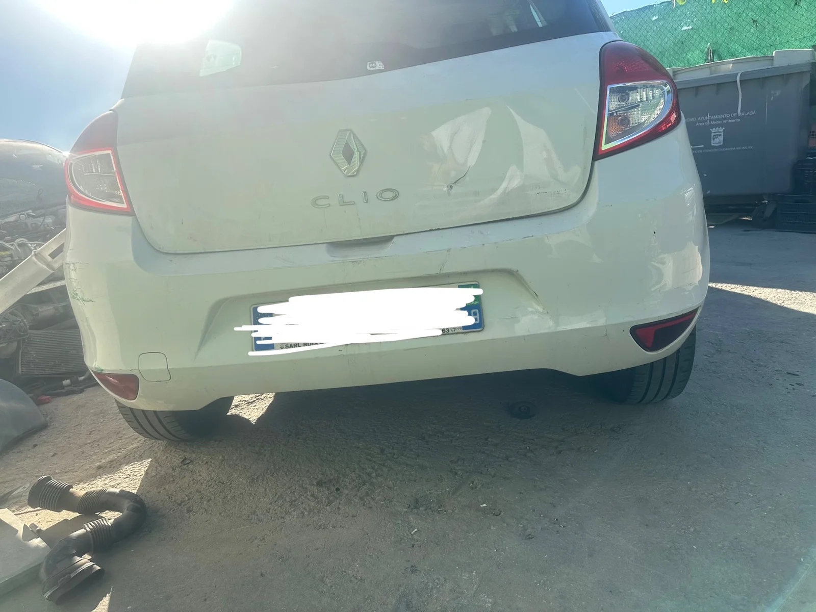 Foto de PARAGOLPES TRASERO RENAULT CLIO III 1.5 dCi Diesel (68 CV / 50 KW)