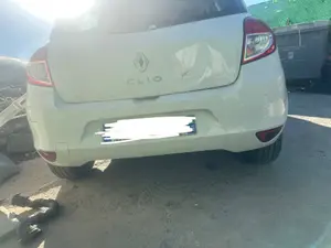 Foto de PARAGOLPES TRASERO RENAULT CLIO III 1.5 dCi Diesel (68 CV / 50 KW)