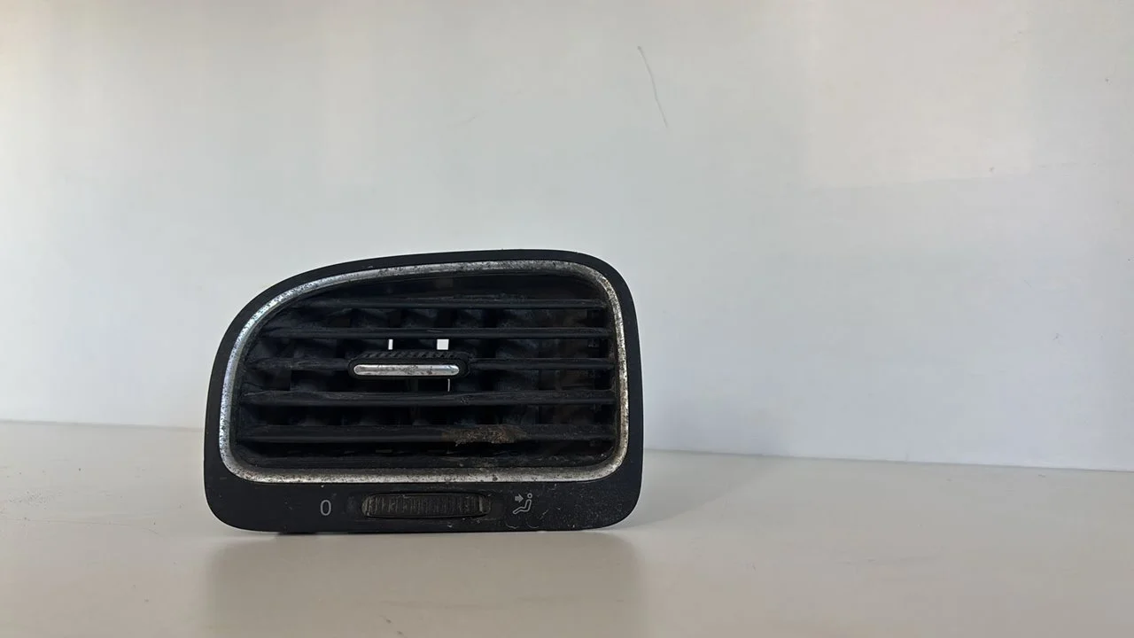 Foto de NO IDENTIFICADO VOLKSWAGEN GOLF VI (5K1)(10.2008) referencia 5K0819709D