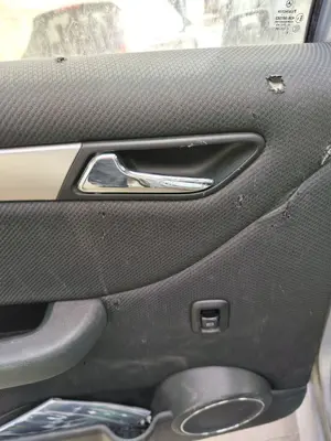 Foto de MANETA INTERIOR TRASERA IZQUIERDA MERCEDES-BENZ CLASE B (BM 245) 2.0 CDI CAT (109 CV / 80 KW) referencia A1697600961 FKZ