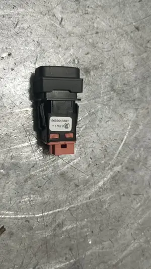 Foto de INTERRUPTOR CITROEN GRAND C4 PICASSO 1.6 16V HDi FAP (109 CV / 80 KW) referencia 96530658XT foto 4