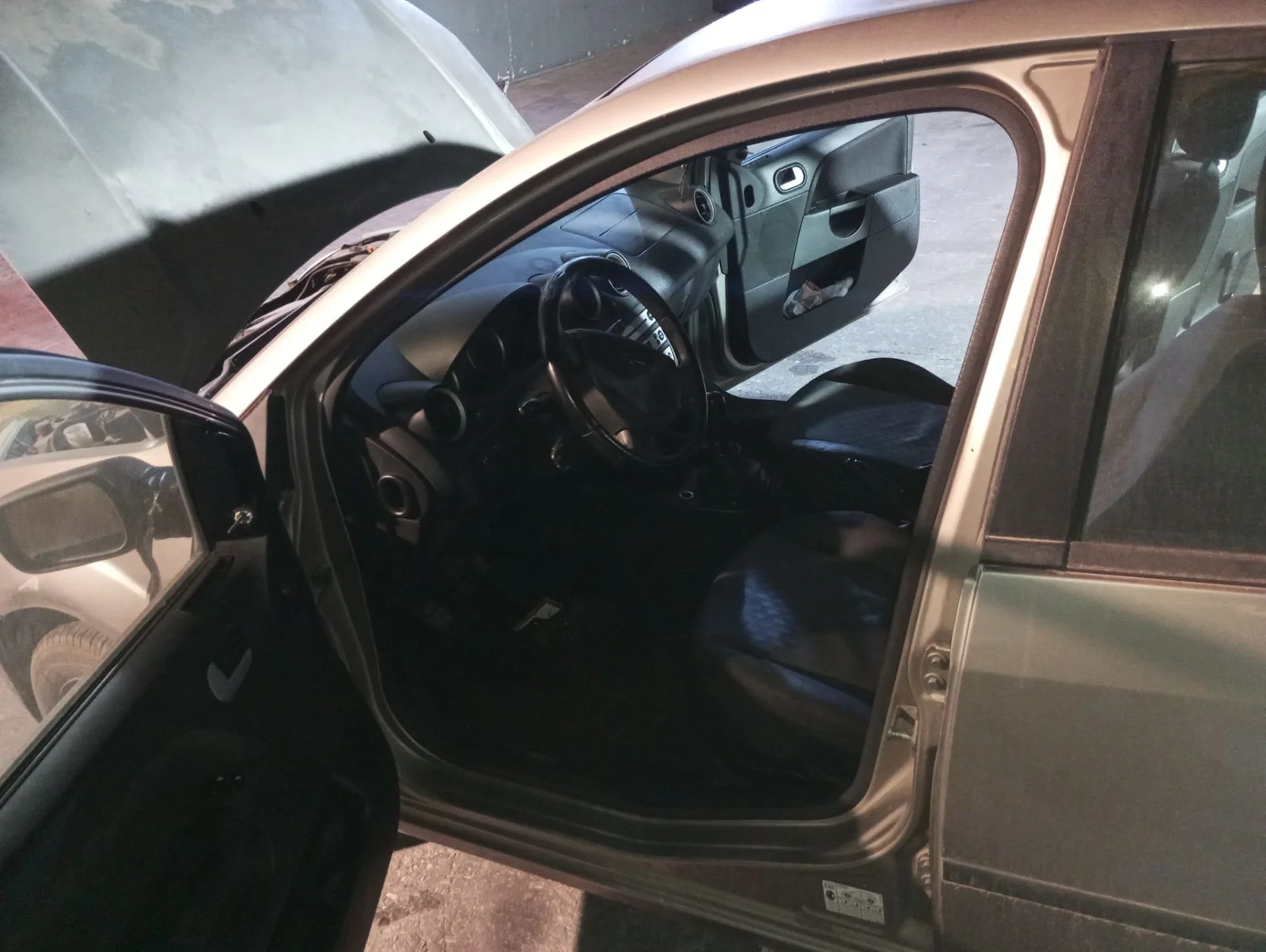 Foto de GOMAS CONTORNO PUERTA FORD FIESTA (CBK) 1.4 TDCi CAT (68 CV / 50 KW) referencia 1349777