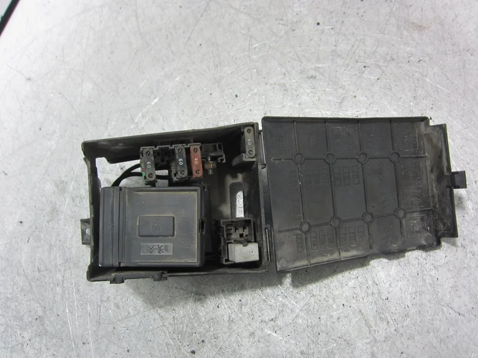 Foto de CAJA RELES / FUSIBLES PEUGEOT 306 3/5 PT. (S1)(01.1993) 1.9 Diesel (68 CV / 50 KW) referencia 9620894880