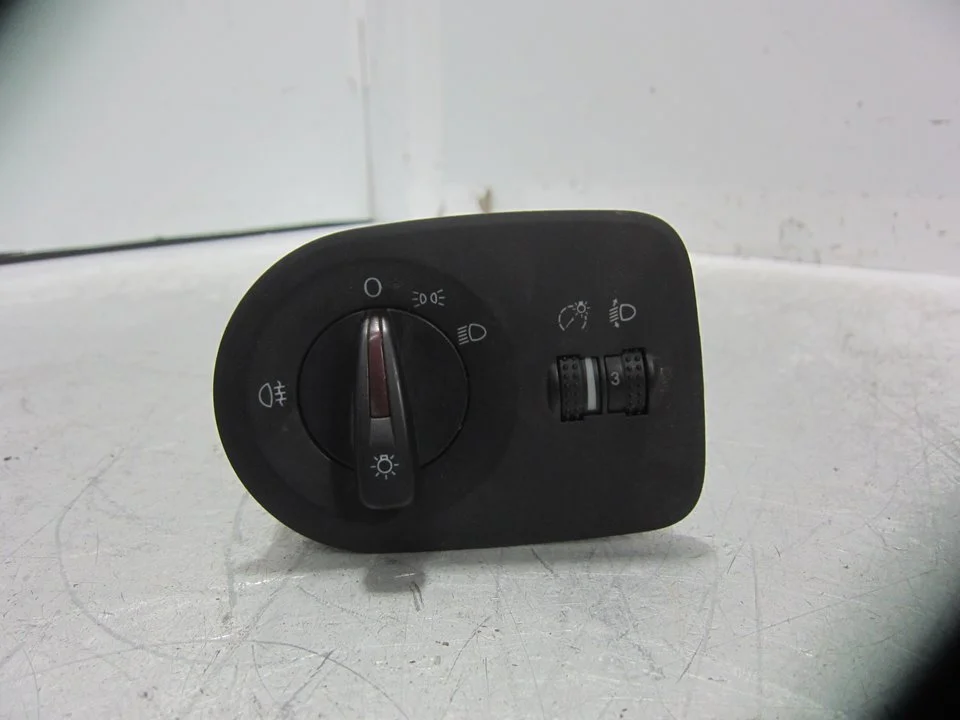 Foto de MANDO LUCES SEAT IBIZA BERLINA (6J5) 1.2 TDI (75 CV / 55 KW) referencia 6J1941531H