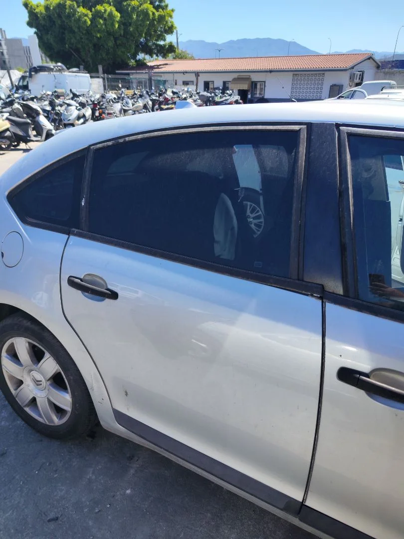 Foto de PUERTA TRASERA DERECHA CITROEN C4 BERLINA 1.6 16V HDi (90 CV / 66 KW) referencia 9008N4