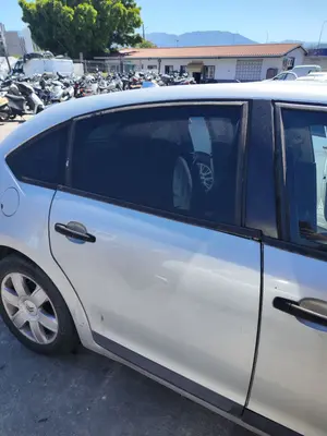Foto de PUERTA TRASERA DERECHA CITROEN C4 BERLINA 1.6 16V HDi (90 CV / 66 KW) referencia 9008N4
