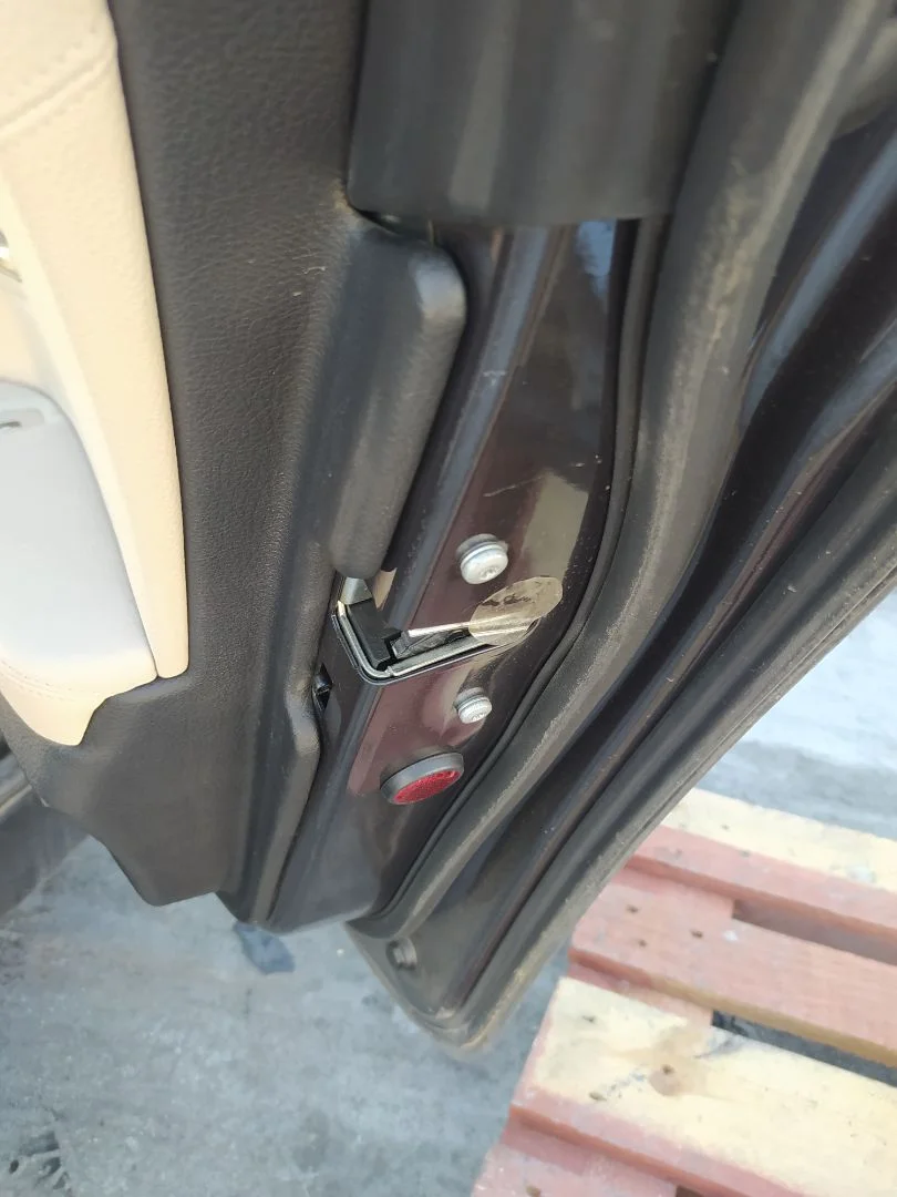Foto de CERRADURA PUERTA TRASERA DERECHA BMW SERIE 5 TOURING (F11) 2.0 Turbodiesel (218 CV / 160 KW)