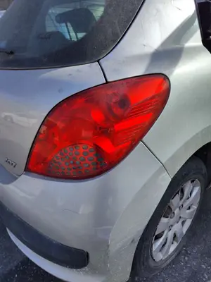 Foto de PILOTO TRASERO DERECHO PEUGEOT 207 1.4 HDi (68 CV / 50 KW) referencia 6351Y7 foto 3
