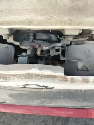 Foto de CERRADURA CAPO NISSAN VANETTE CARGO 2.3 Diesel (75 CV / 55 KW)