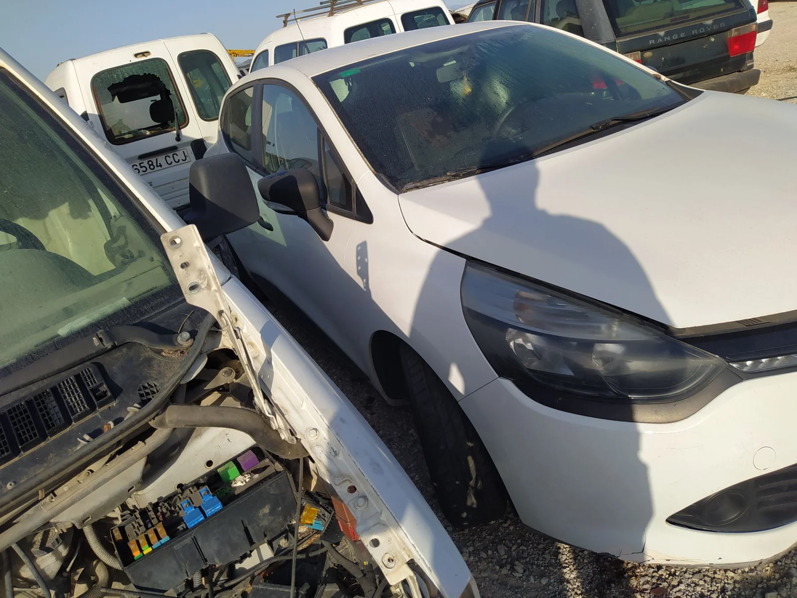 Foto de FARO ANTINIEBLA DERECHO RENAULT CLIO IV 1.2 16V (73 CV / 54 KW)
