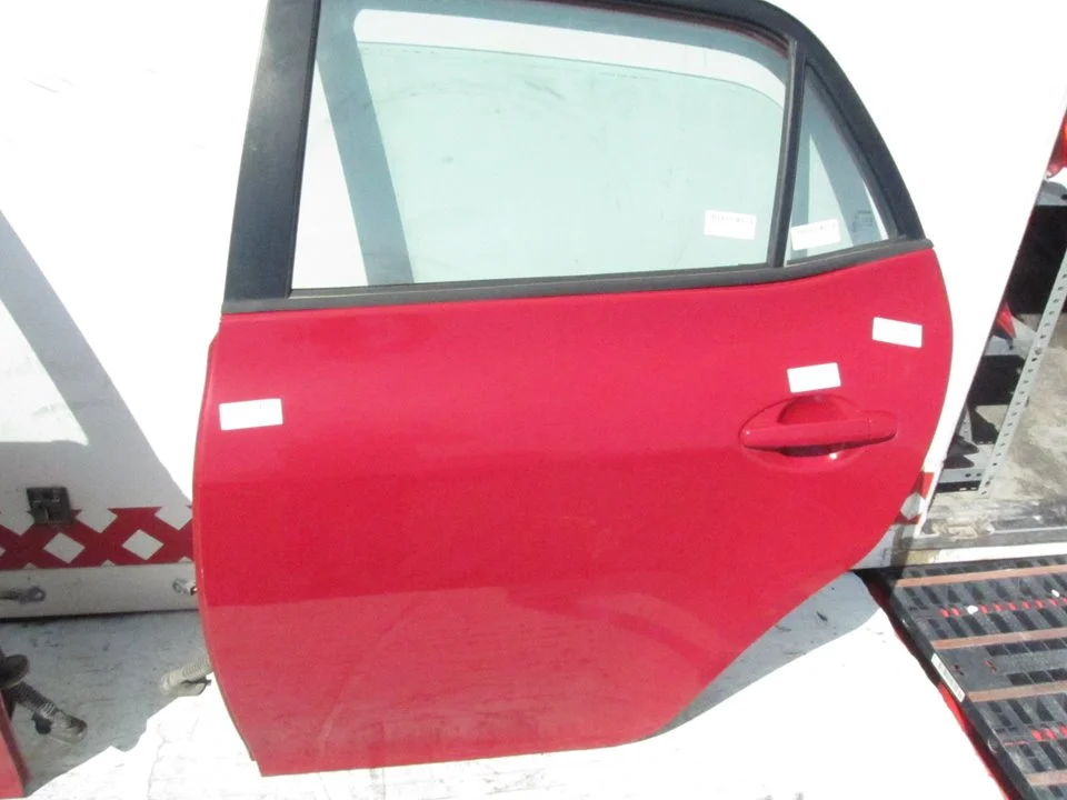 Foto de PUERTA TRASERA IZQUIERDA TOYOTA AURIS (E15) 1.4 Turbodiesel CAT (90 CV / 66 KW)