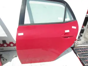 Foto de PUERTA TRASERA IZQUIERDA TOYOTA AURIS (E15) 1.4 Turbodiesel CAT (90 CV / 66 KW)