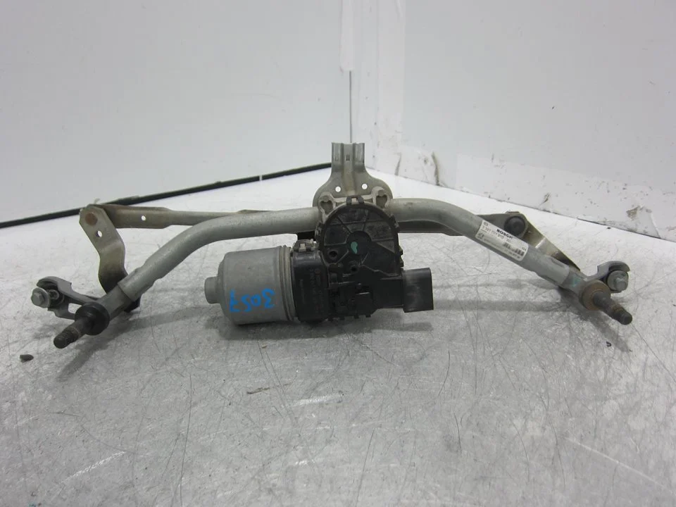 Foto de MOTOR LIMPIA DELANTERO PEUGEOT 208 1.2 12V e-VTi (82 CV / 60 KW) referencia 0390241589