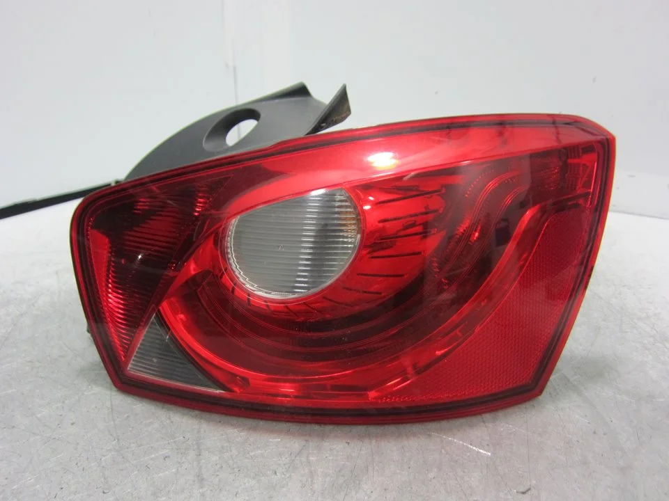 Foto de PILOTO TRASERO DERECHO SEAT IBIZA BERLINA (6J5) 1.6 TDI (105 CV / 77 KW) referencia 6J4945096K