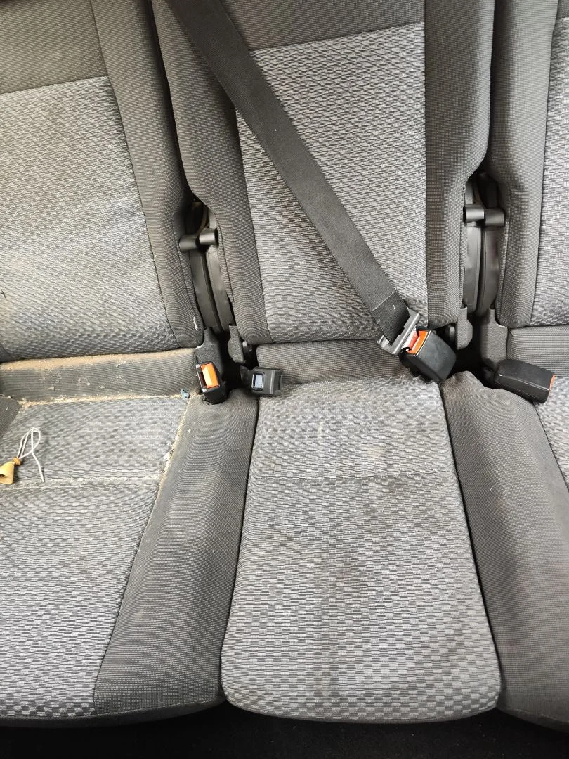 Foto de ENGANCHE CINTURON TRASERO CENTRAL FORD FOCUS C-MAX (CAP)(2003) 1.6 TDCi CAT (109 CV / 80 KW)
