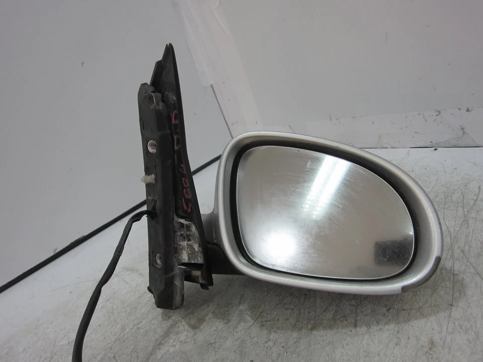 Foto de RETROVISOR DERECHO VOLKSWAGEN GOLF PLUS V (5M1) 1.9 TDI (105 CV / 77 KW) referencia 076014